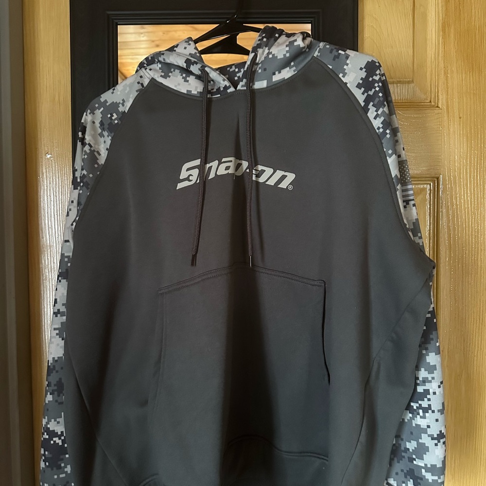 Men’s large snap on sweatshirt